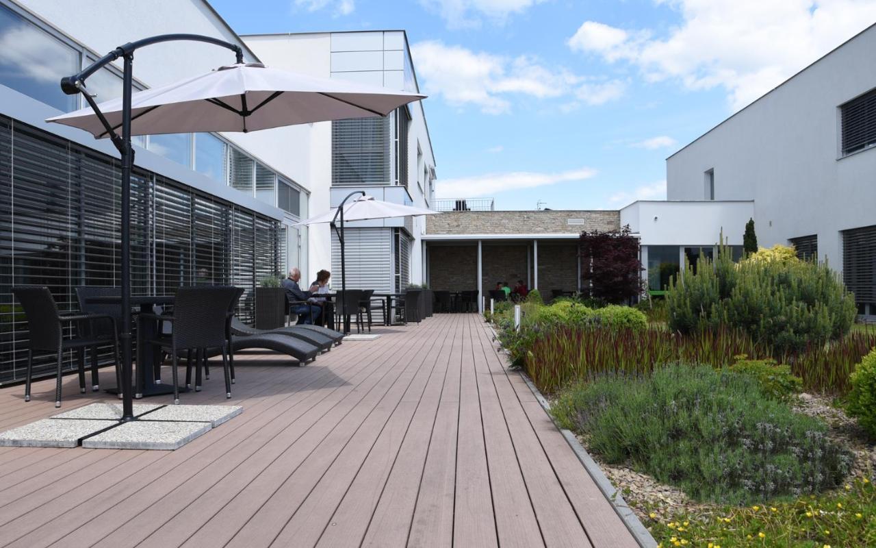 Hotel Harmony Medical & Wellness-Free Parking, 1,8Km From The Center 크로메르지 외부 사진