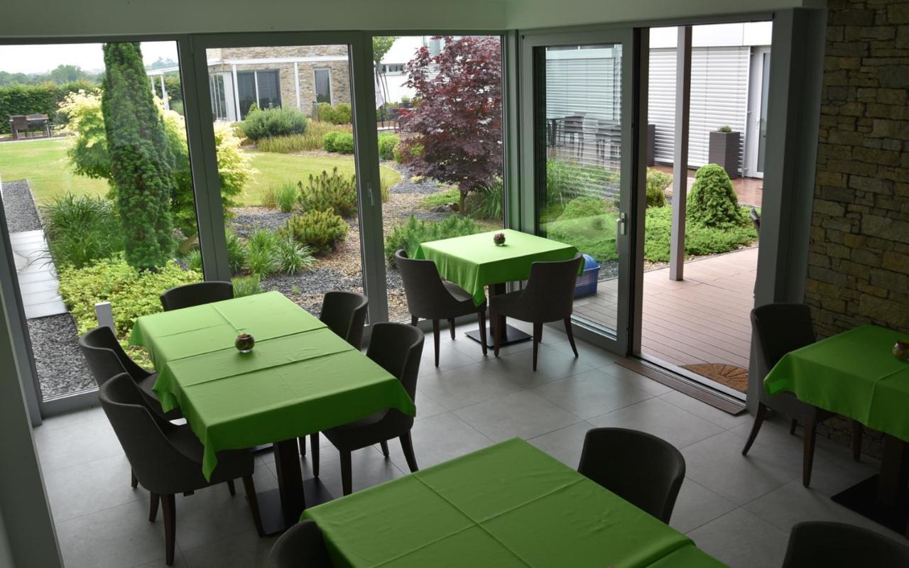 Hotel Harmony Medical & Wellness-Free Parking, 1,8Km From The Center 크로메르지 외부 사진