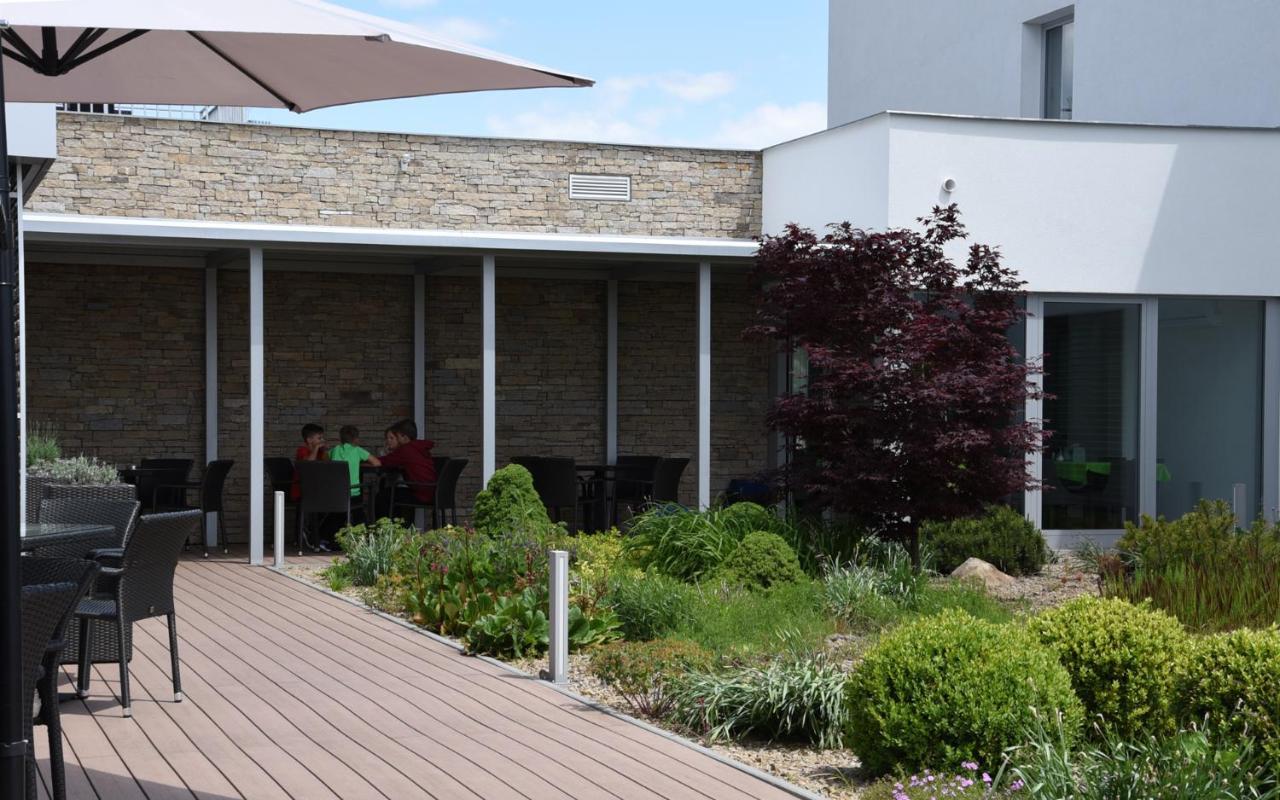 Hotel Harmony Medical & Wellness-Free Parking, 1,8Km From The Center 크로메르지 외부 사진