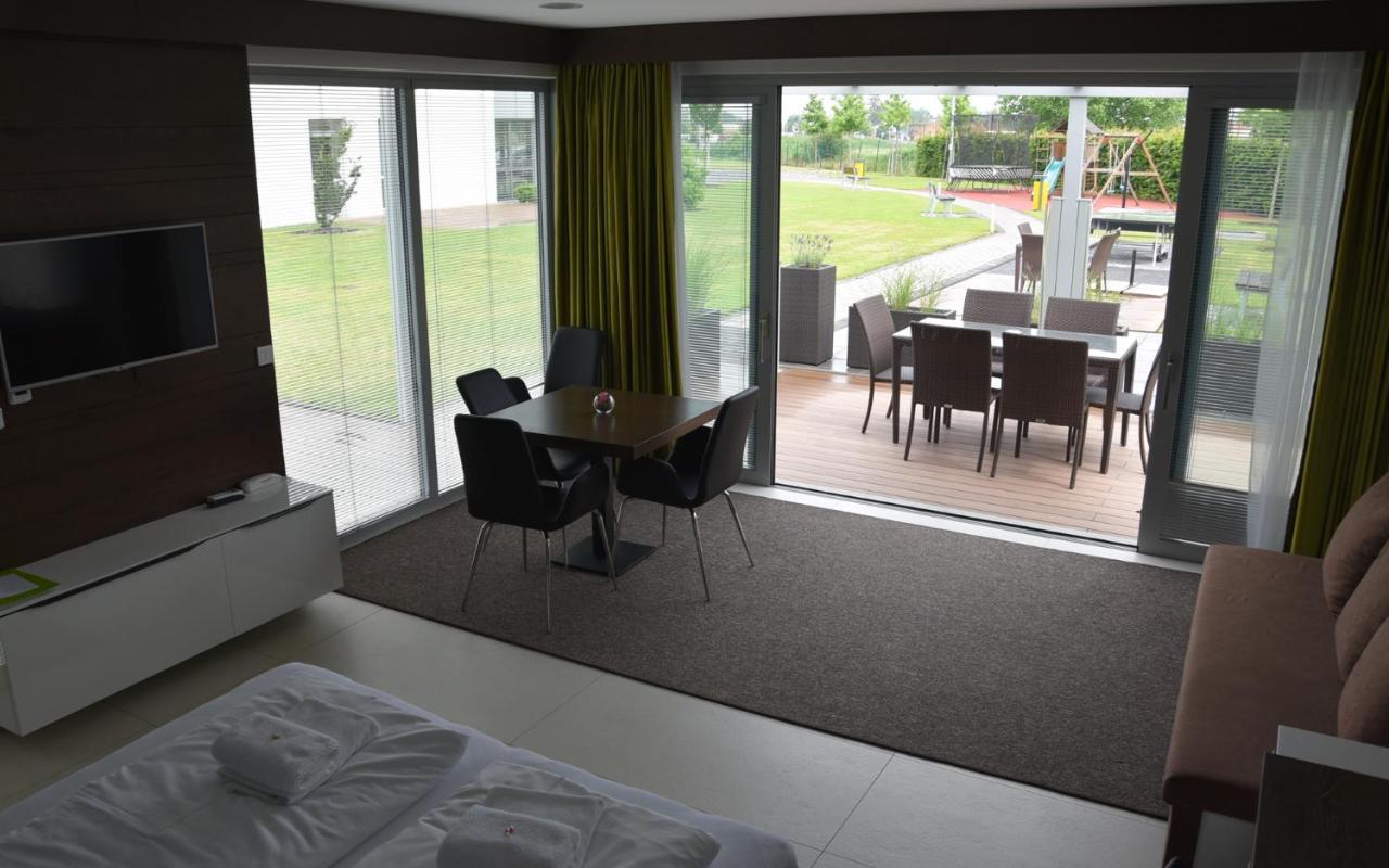 Hotel Harmony Medical & Wellness-Free Parking, 1,8Km From The Center 크로메르지 외부 사진