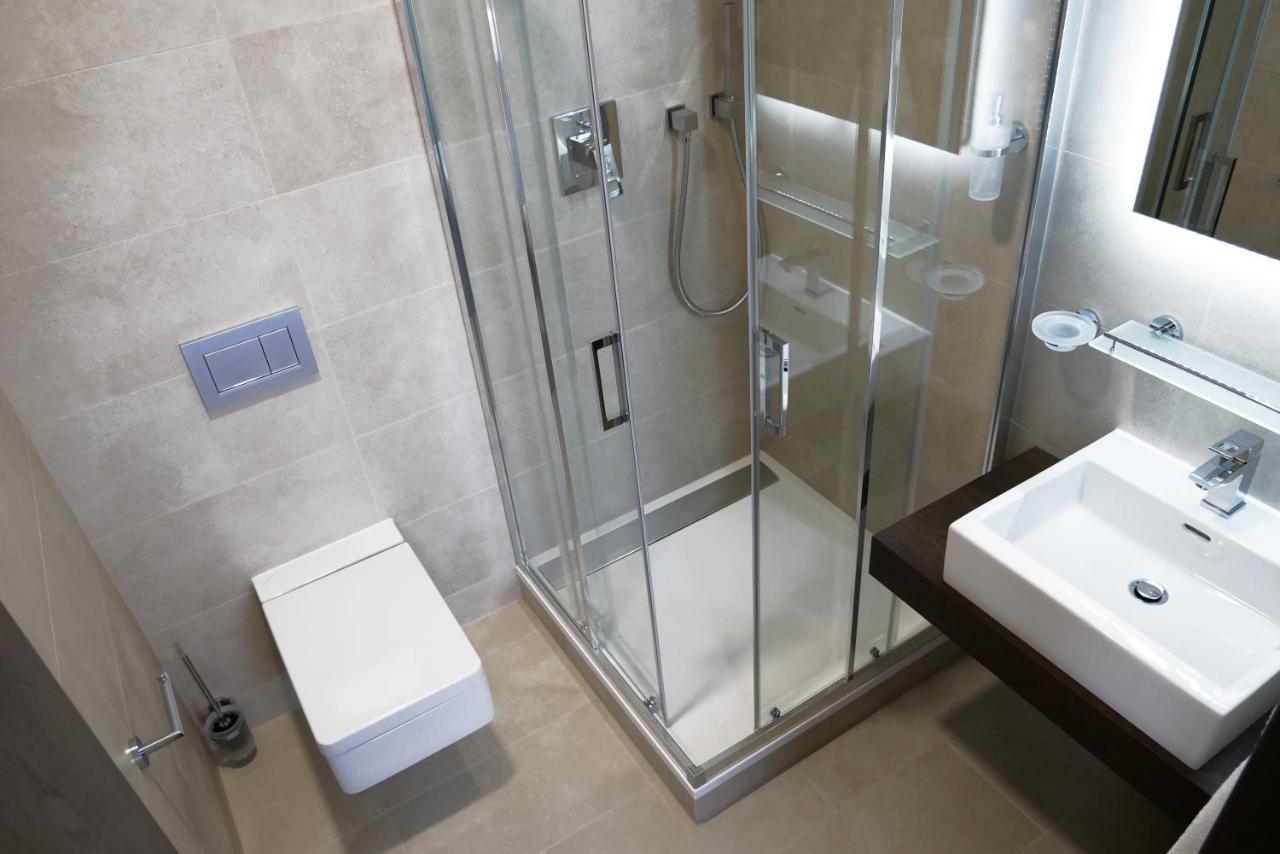 Hotel Harmony Medical & Wellness-Free Parking, 1,8Km From The Center 크로메르지 외부 사진