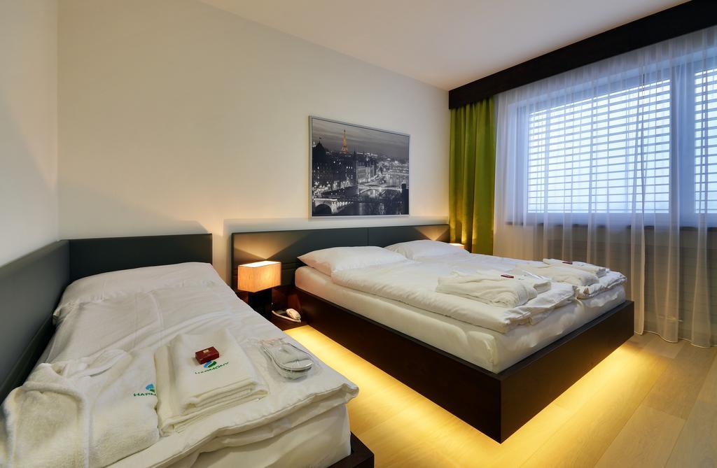 Hotel Harmony Medical & Wellness-Free Parking, 1,8Km From The Center 크로메르지 객실 사진