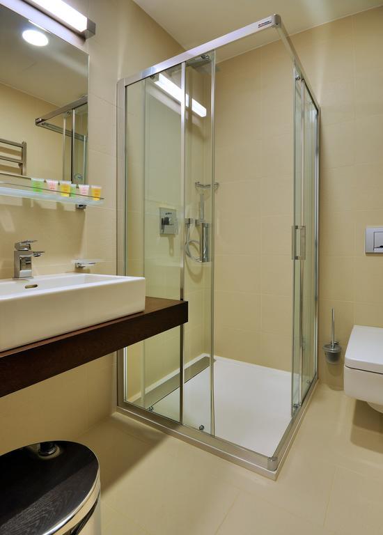 Hotel Harmony Medical & Wellness-Free Parking, 1,8Km From The Center 크로메르지 객실 사진