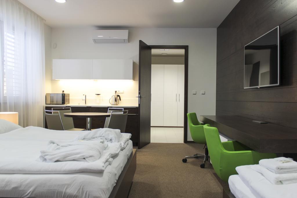 Hotel Harmony Medical & Wellness-Free Parking, 1,8Km From The Center 크로메르지 외부 사진