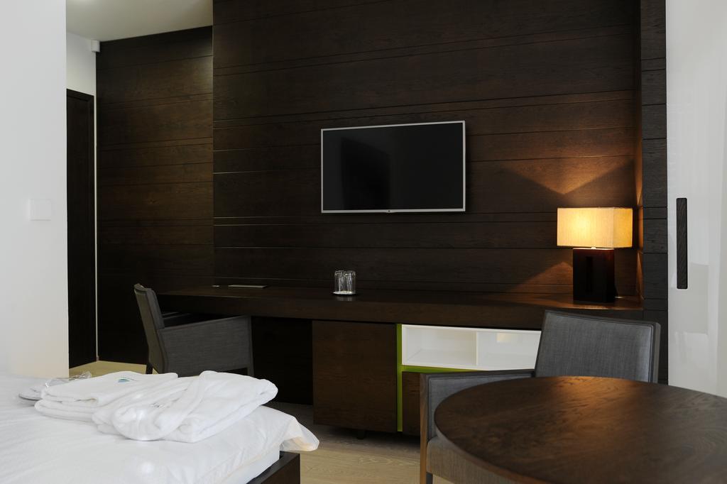Hotel Harmony Medical & Wellness-Free Parking, 1,8Km From The Center 크로메르지 객실 사진