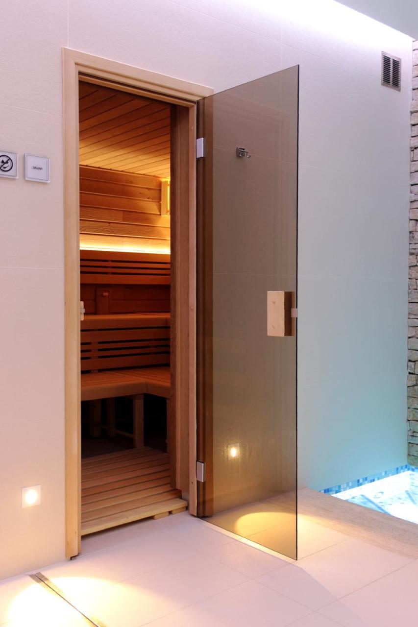 Hotel Harmony Medical & Wellness-Free Parking, 1,8Km From The Center 크로메르지 외부 사진