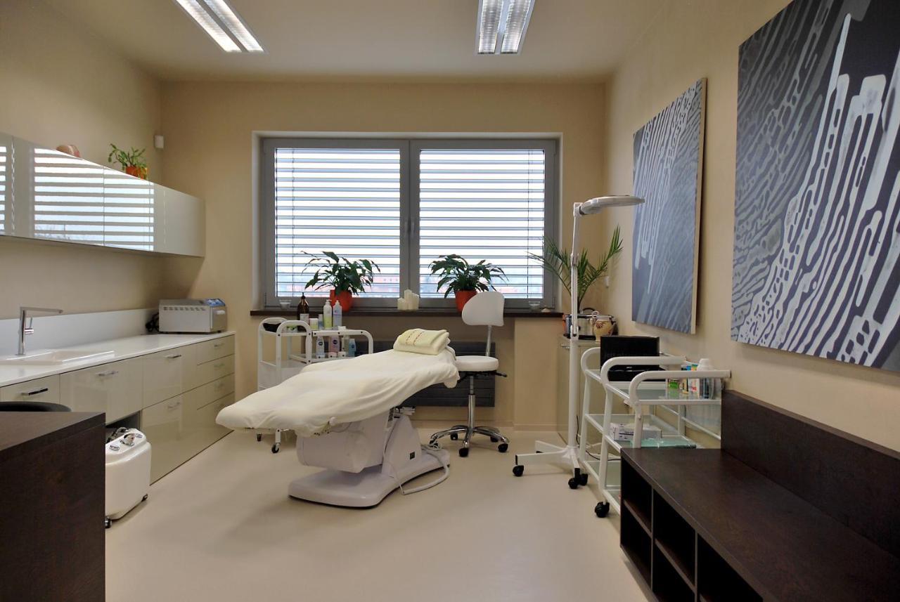 Hotel Harmony Medical & Wellness-Free Parking, 1,8Km From The Center 크로메르지 외부 사진