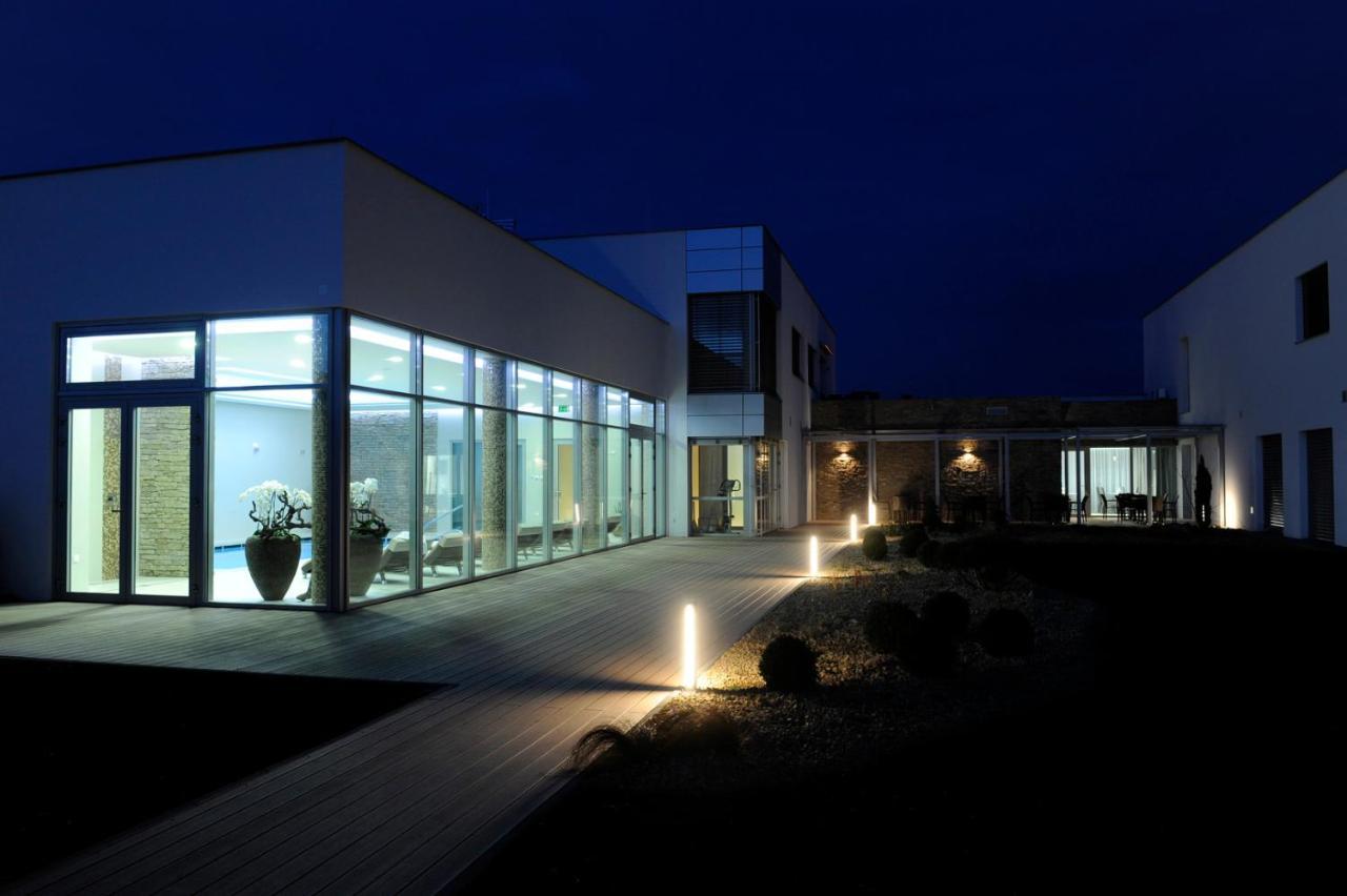 Hotel Harmony Medical & Wellness-Free Parking, 1,8Km From The Center 크로메르지 외부 사진